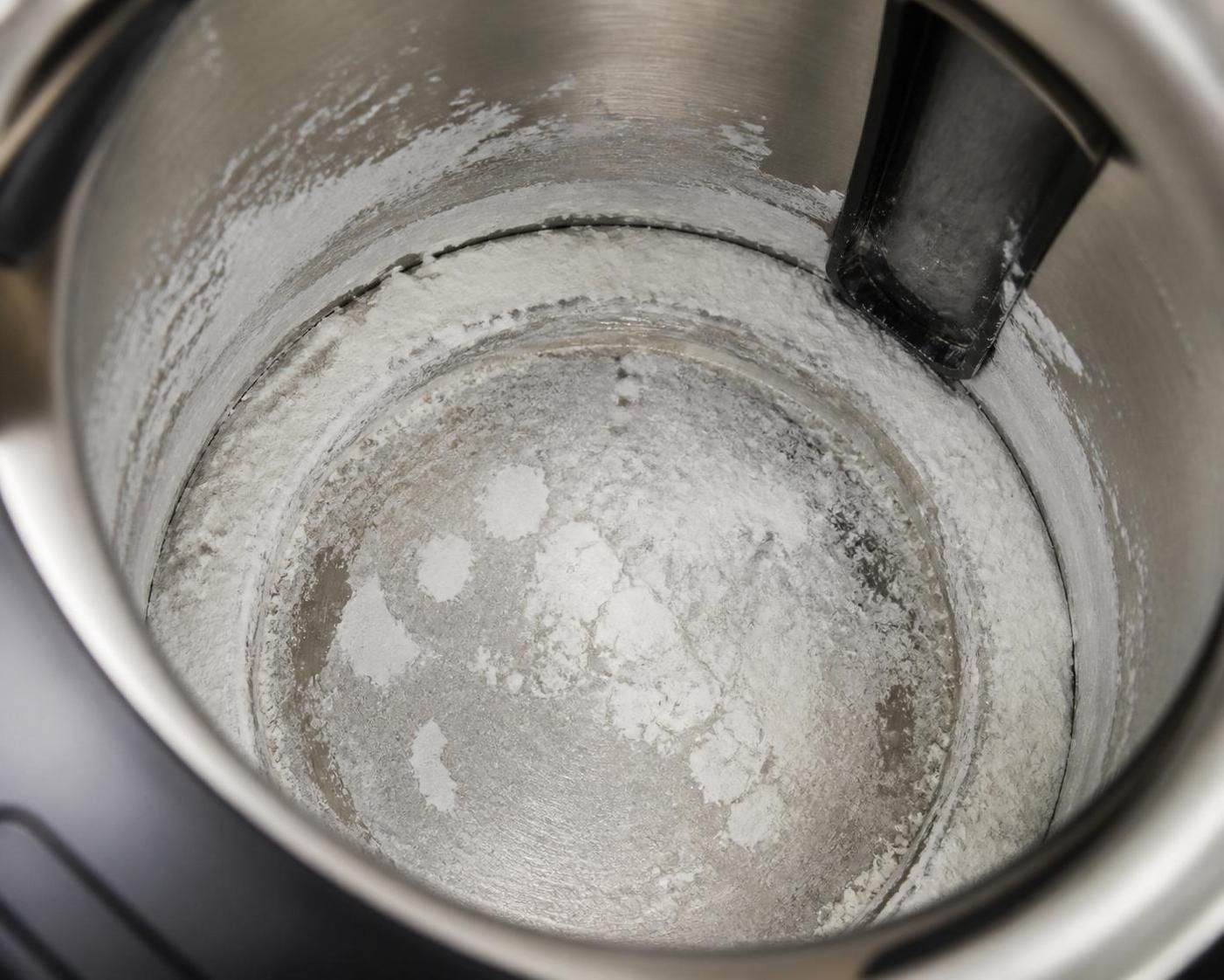 apprenez à détartrer votre bouilloire naturellement avec des méthodes simples et écologiques pour prolonger sa durée de vie et améliorer le goût de vos boissons.